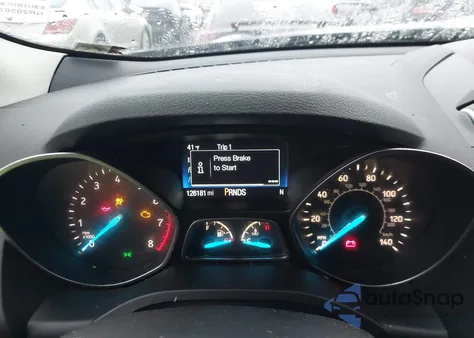 2017 Ford Escape Titanium z USA, uszkodzony, nr VIN 1FMCU0JD4HUE33758